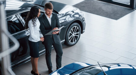 Học ngành kỹ thuật ô tô ra trường có nên làm Nhân viên kinh doanh ô tô không?