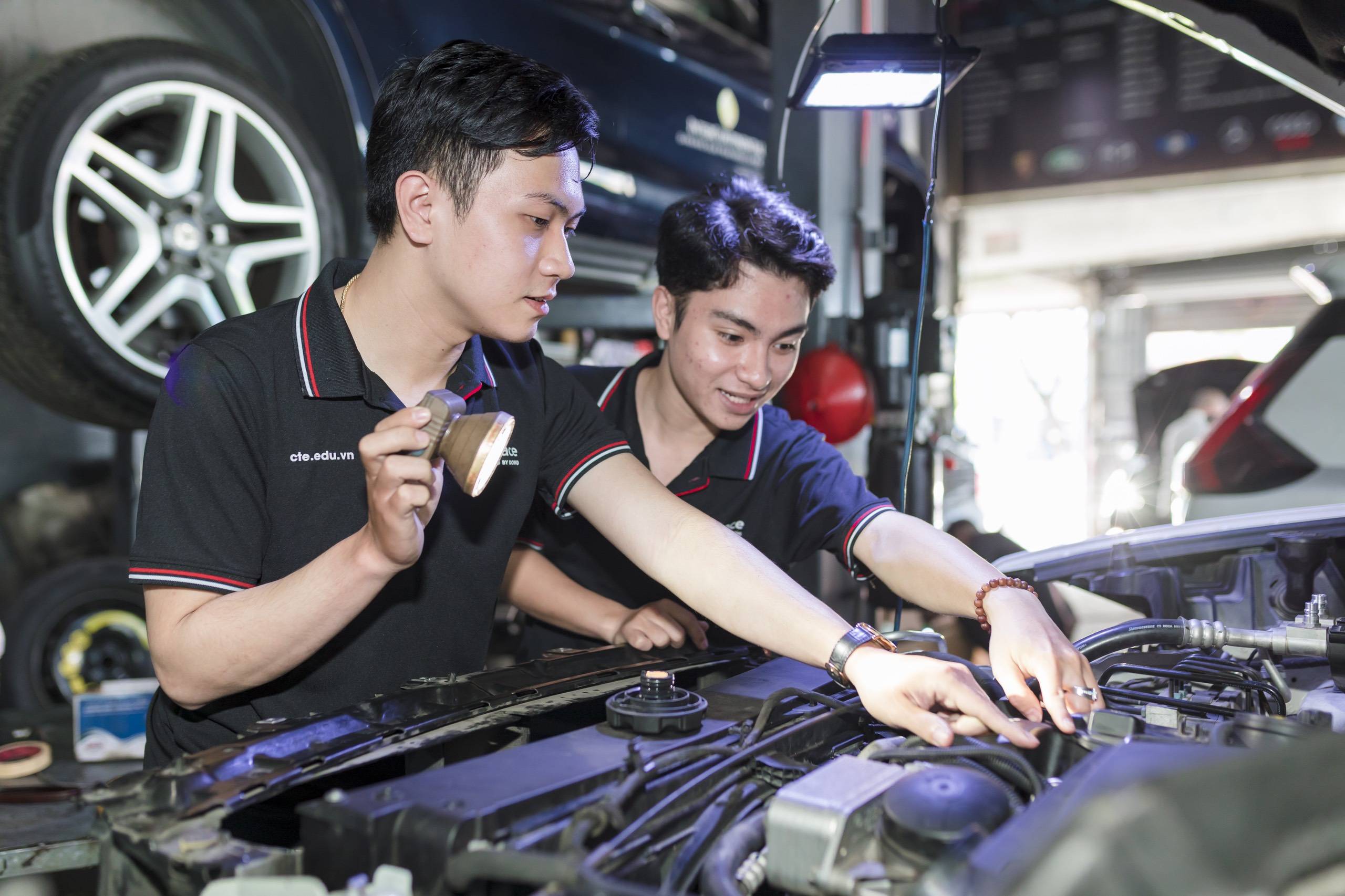 Read more about the article Bộ đội nạp thẻ học nghề ô tô có những lợi thế gì?