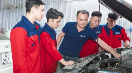 Tại sao gara ngày nay rất cần kỹ thuật viên sửa điện ô tô giỏi?