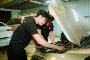 Muốn học cao đẳng công nghệ ô tô thì mất bao lâu? H3.-Hoc-tai-gara
