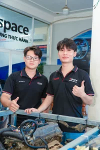 Bị cận thị có học nghề sửa chữa ô tô được không? anh-dai-dien