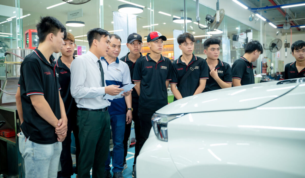 Không đậu tốt nghiệp có nên học sửa chữa ô tô không? LOC_0374