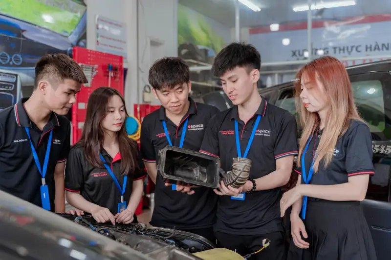 Không đậu tốt nghiệp có nên học sửa chữa ô tô không (1)