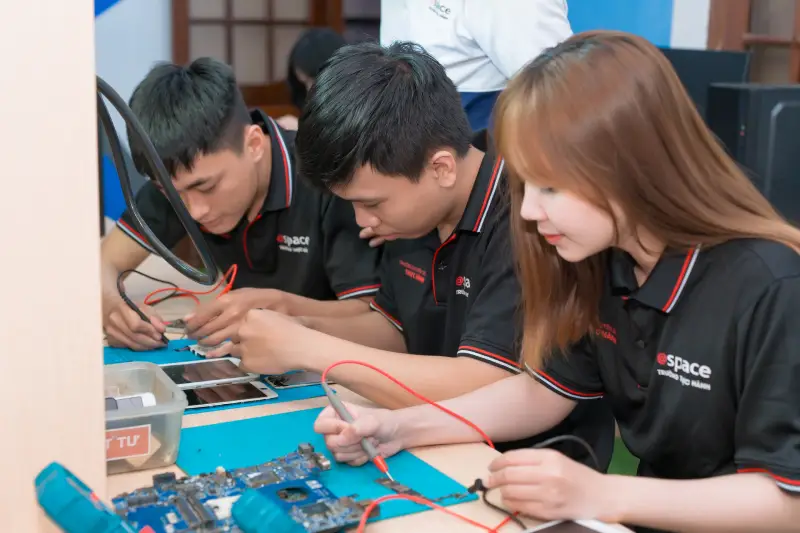 Hiểu lầm về thẻ học nghề bộ đội xuất ngũ học máy tính điện thoại Aspace (2)