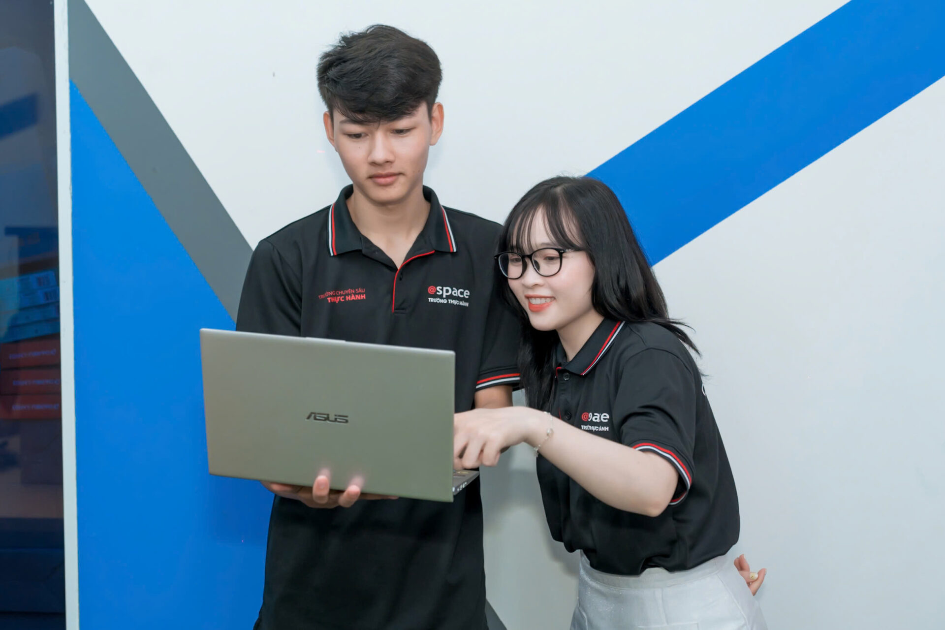 Read more about the article Kỹ Thuật Máy Tính – Nghề ‘Xương Sống’ Dẫn Dắt Thời Đại Số