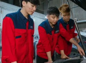 Làm thế nào để rèn luyện kỹ năng giao tiếp trong ngành công nghệ ô tô?