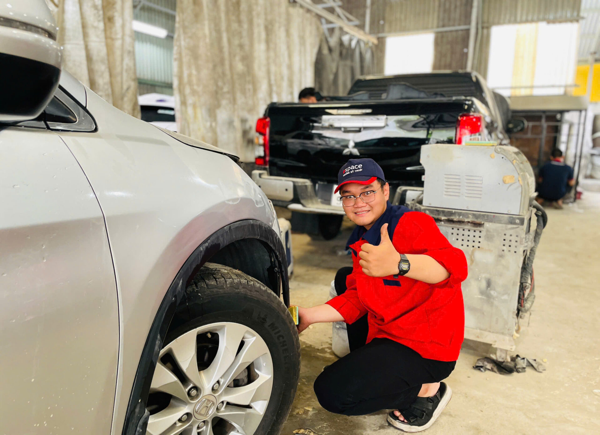 Read more about the article Sinh viên ngành công nghệ ô tô đi thực tập có được trả lương không?