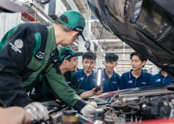 Tại sao có một số bạn học chuyên ngành công nghệ ô tô nhưng không xin được việc?