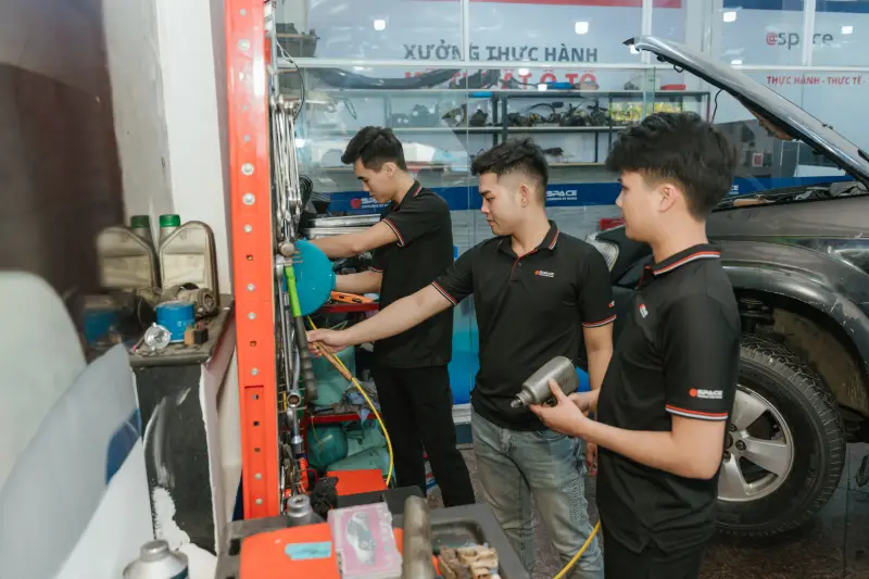 Bộ đội xuất ngũ học nghề ô tô tại Aspace (4)