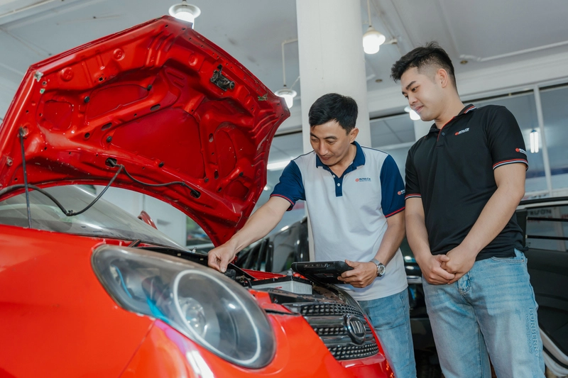 học nghề ô tô cho bộ đội