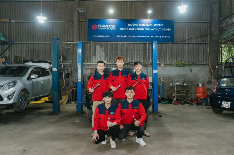 học nghề ô tô cho bộ đội