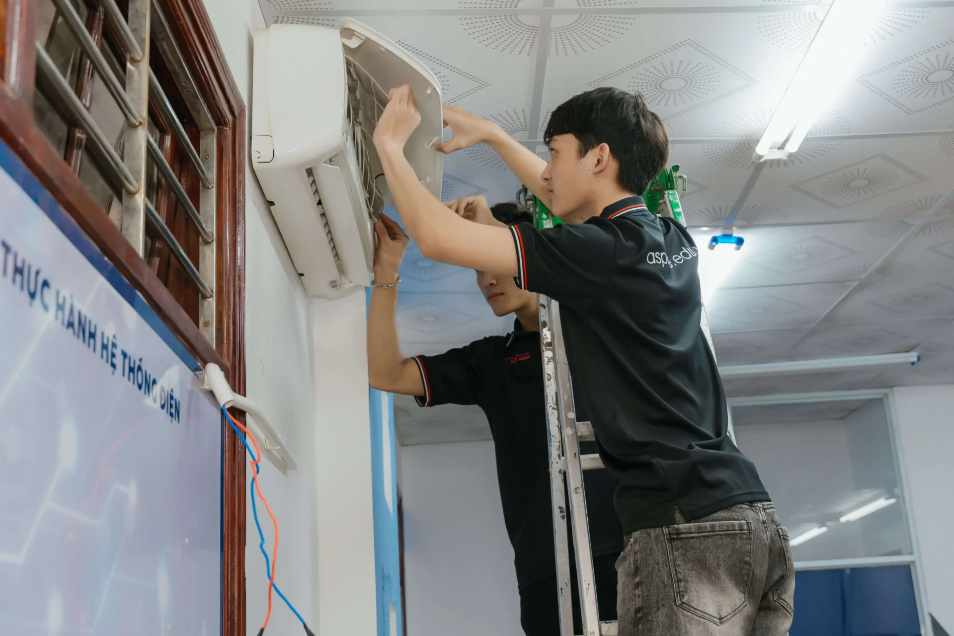 học nghề điện điều hòa cho bộ đội