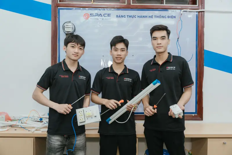 Trường học nghề điện điều hòa cho bộ đội tại Aspace (5)