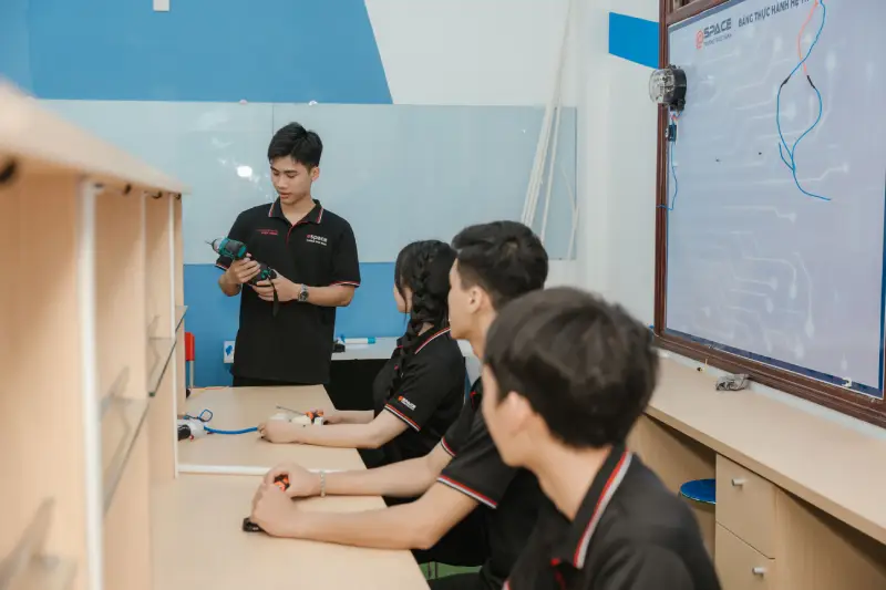 Trường học nghề điện điều hòa cho bộ đội tại Aspace (6)