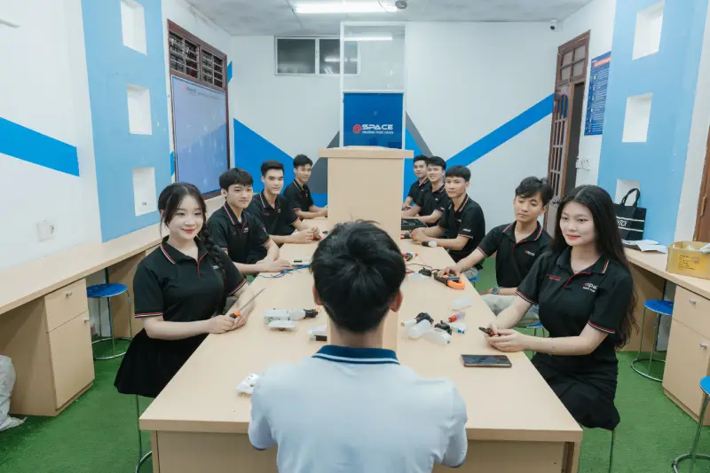 Trường học nghề điện điều hòa cho bộ đội tại Aspace (8)