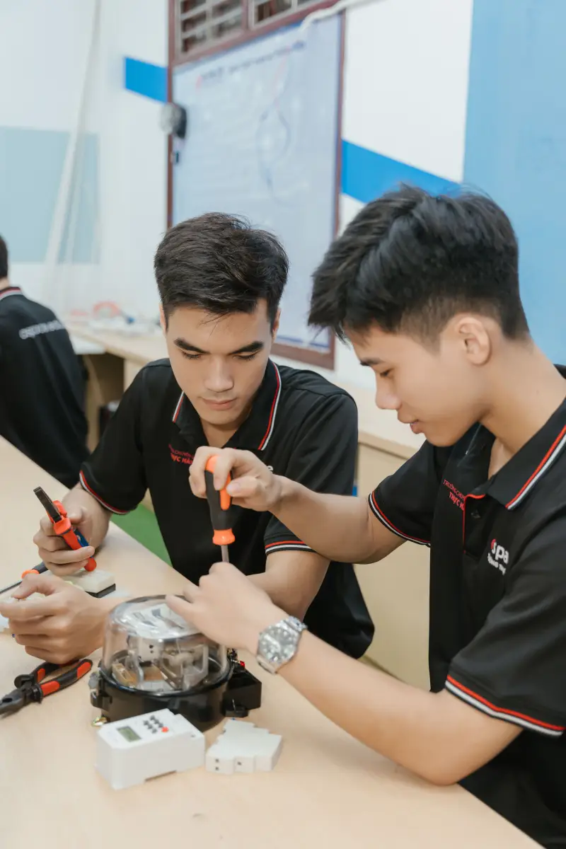 Trường học nghề điện điều hòa cho bộ đội tại Aspace (9)