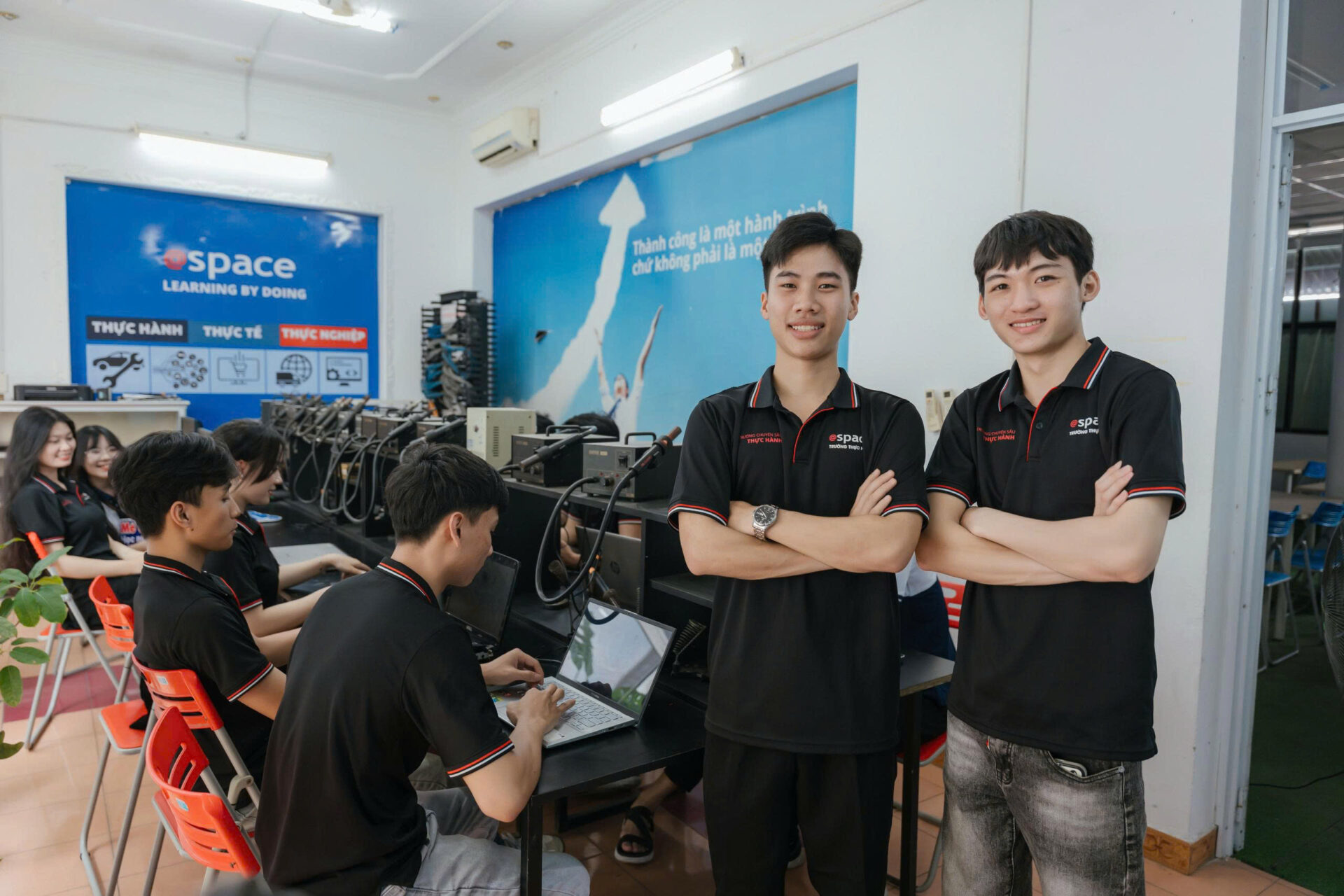 Nghề điện tử, máy tính, smartphone