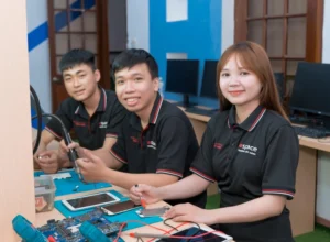 Học ngành công nghệ kỹ thuật điện tử là gì? Có dễ xin việc không?