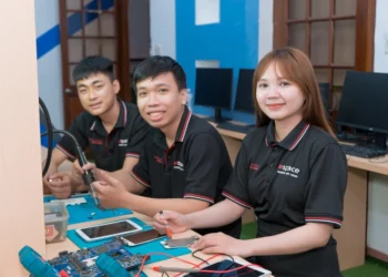 Học ngành công nghệ kỹ thuật điện tử là gì? Có dễ xin việc không?