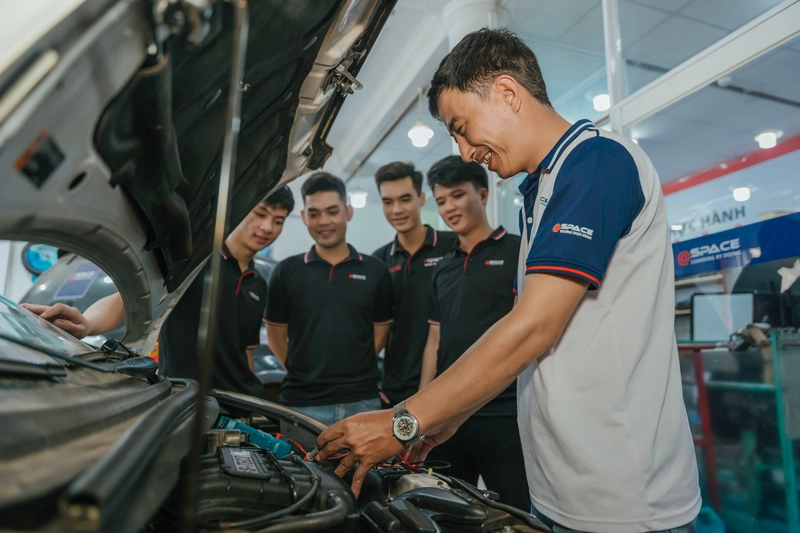 Trường dạy kỹ thuật ô tô 