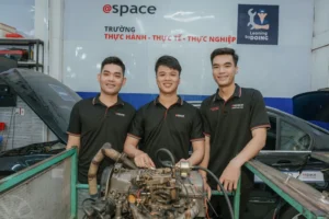 Học Cao đẳng ngành công nghệ ô tô có tương lai hay không? REA03710
