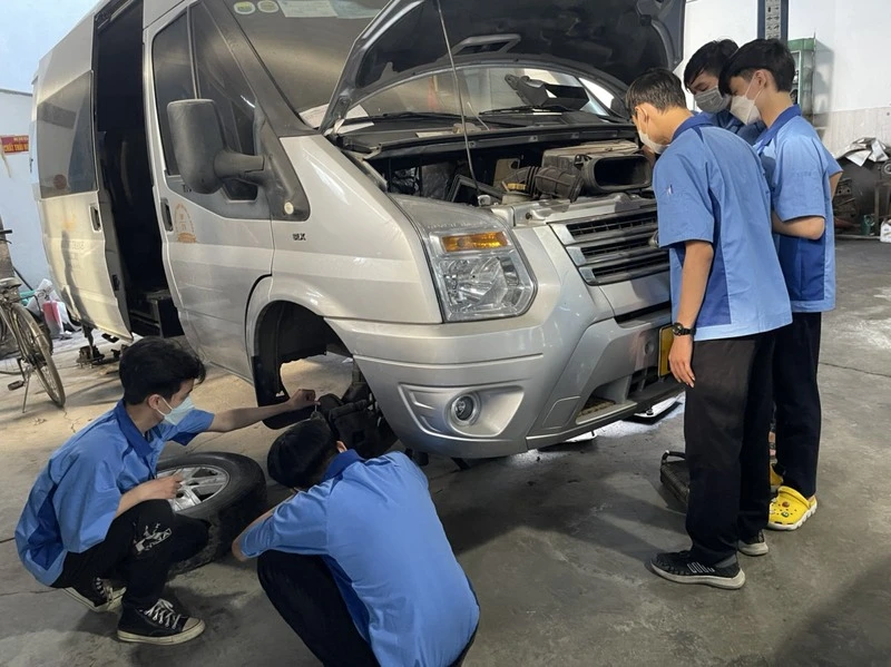Ngành điện ô tô học trường nào