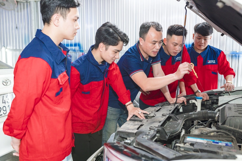 Học chuyên ngành công nghệ kỹ thuật ô tô