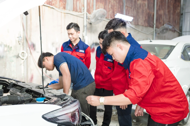 Read more about the article Chuyên ngành Công nghệ Kỹ thuật Ô tô hệ cao đẳng và đại học khác nhau thế nào?